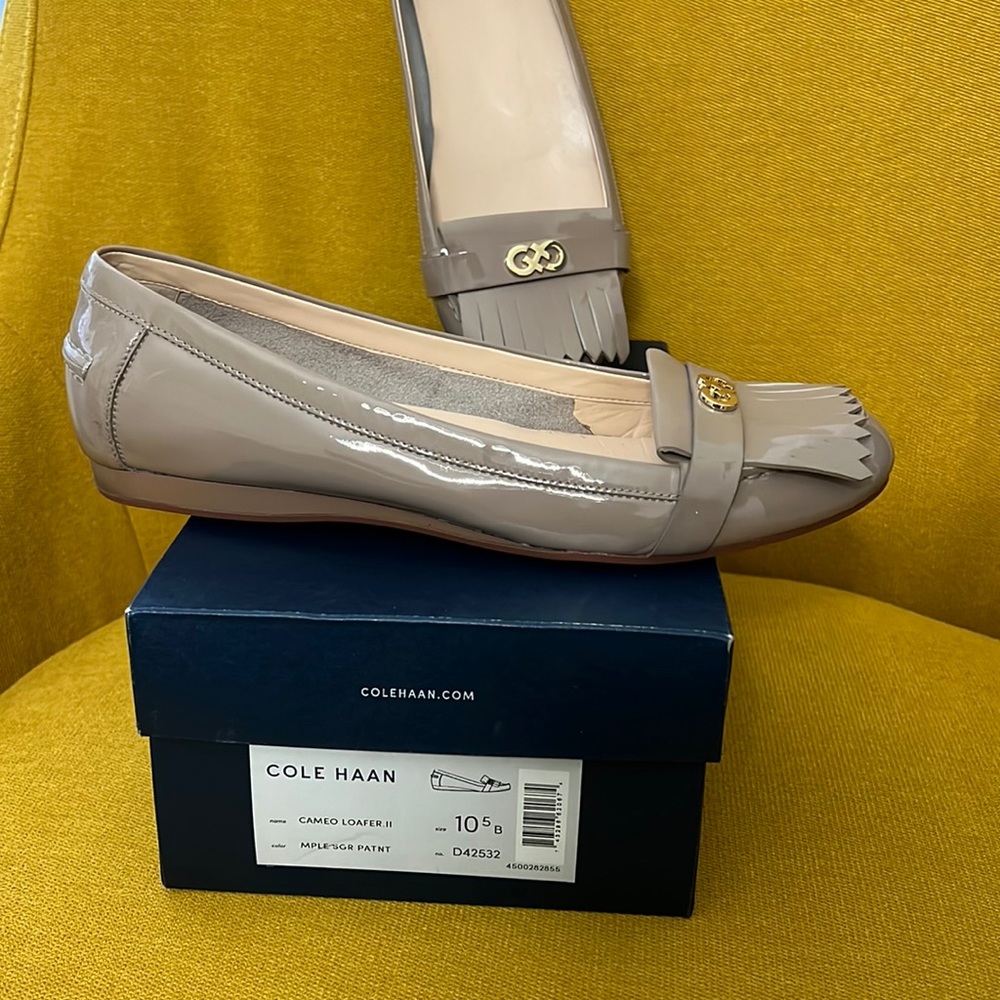 Cameo loafer